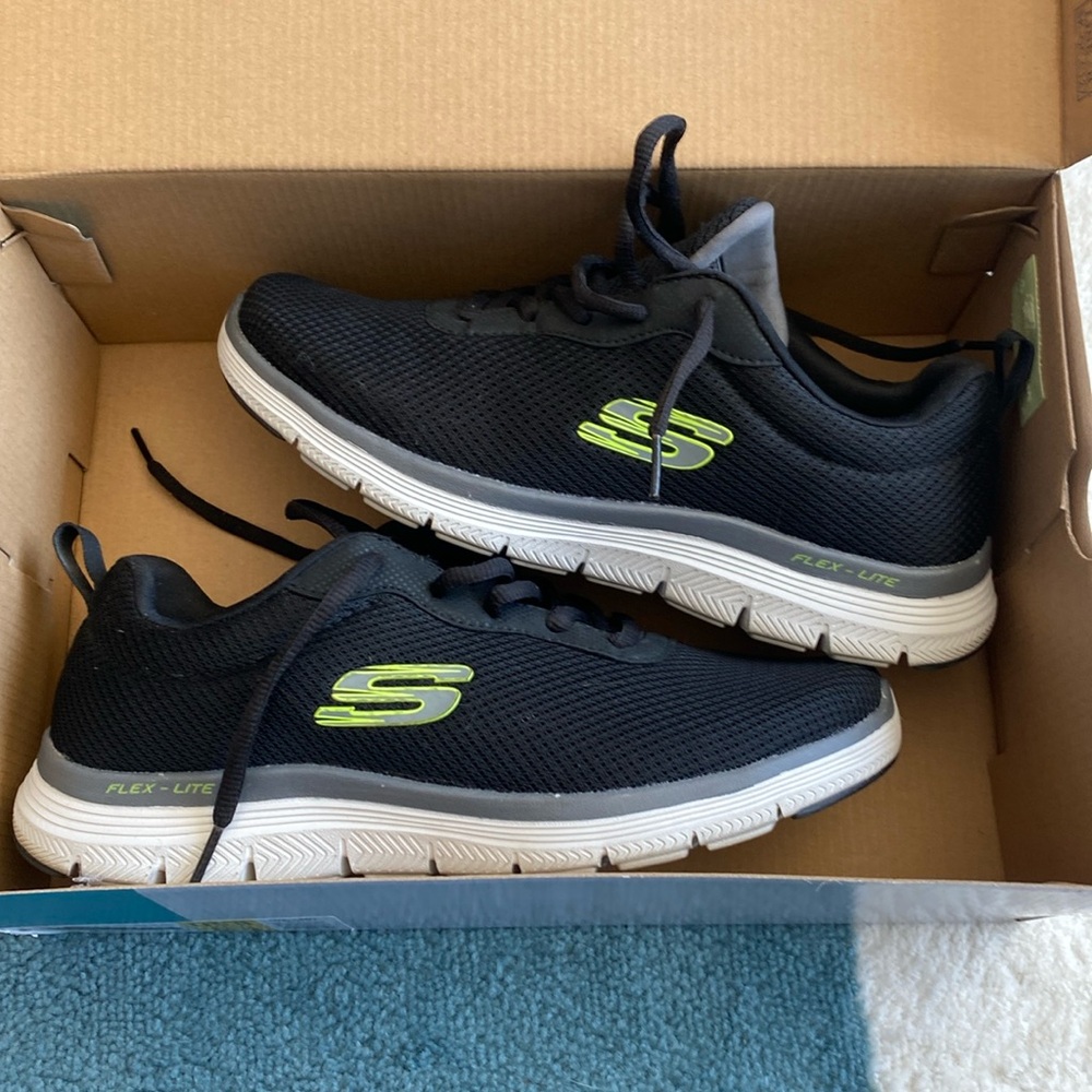 Sketchers Memory Foam men’s 8